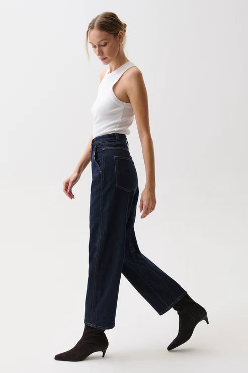 Beau Seamed Crescent Leg