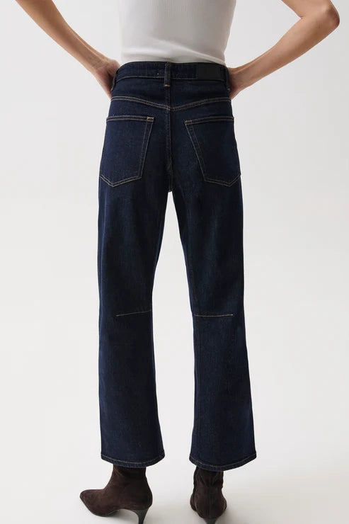 Beau Seamed Crescent Leg