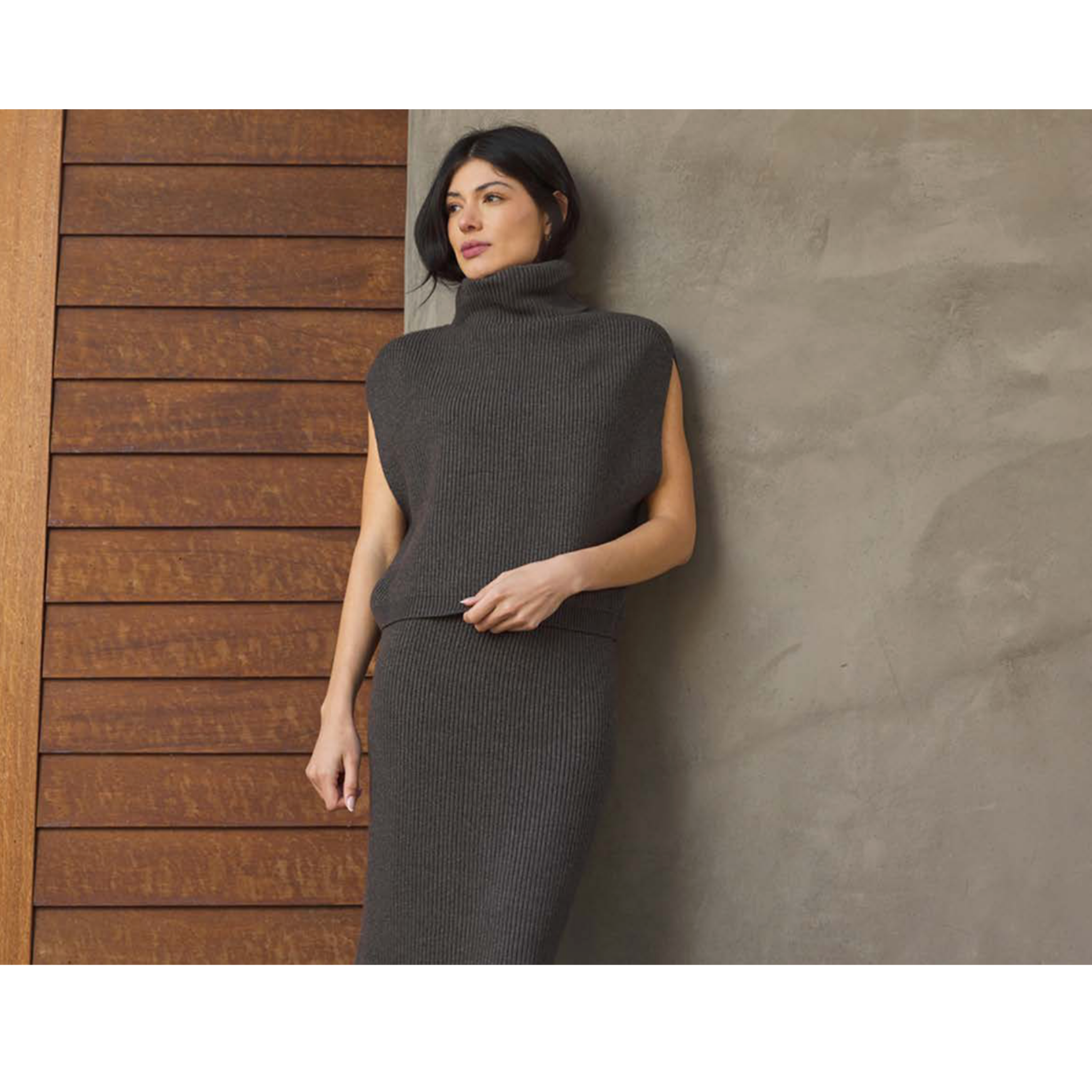 Renner Sleeveless Pullover