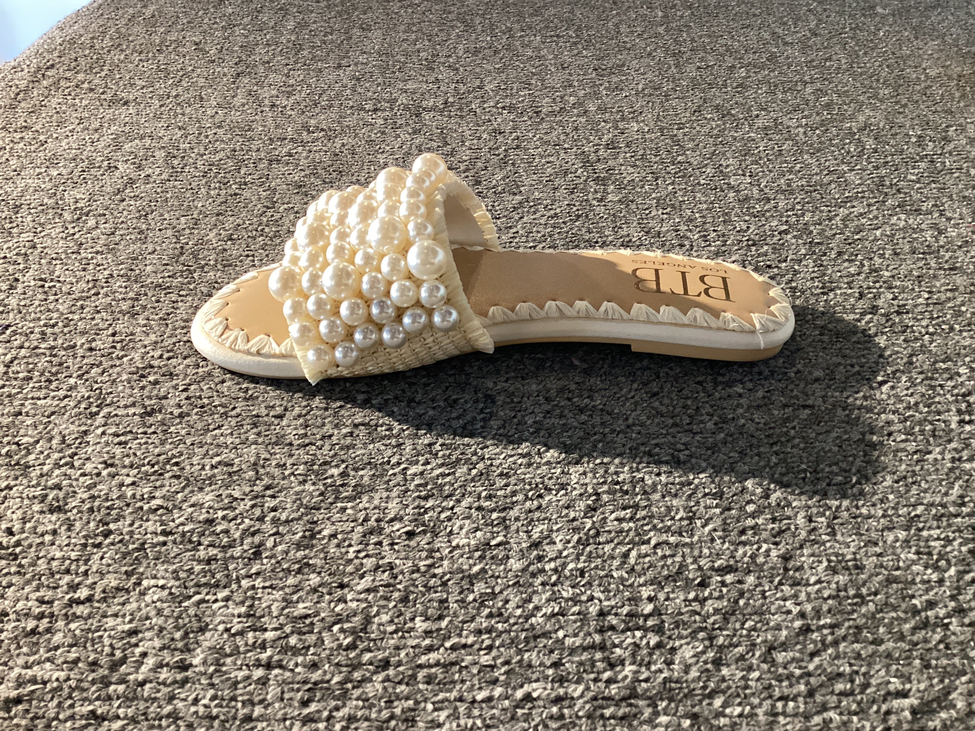 BTB Milos Pearl Slide Pearl Size 6