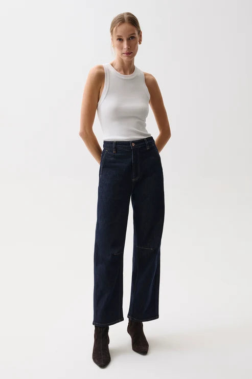 Beau Seamed Crescent Leg