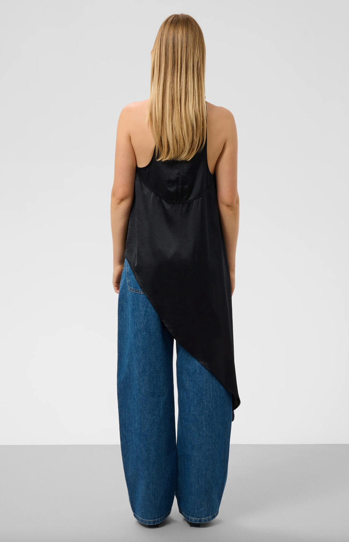 Verona Asymmetric Top