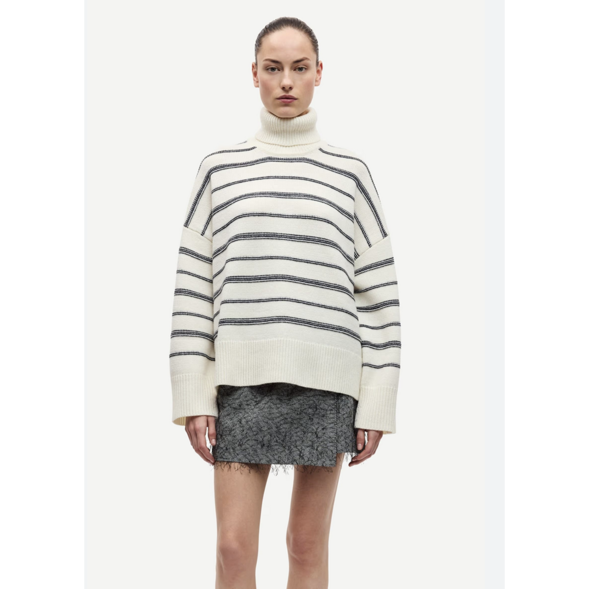 Sakeiku Stripe Turtleneck