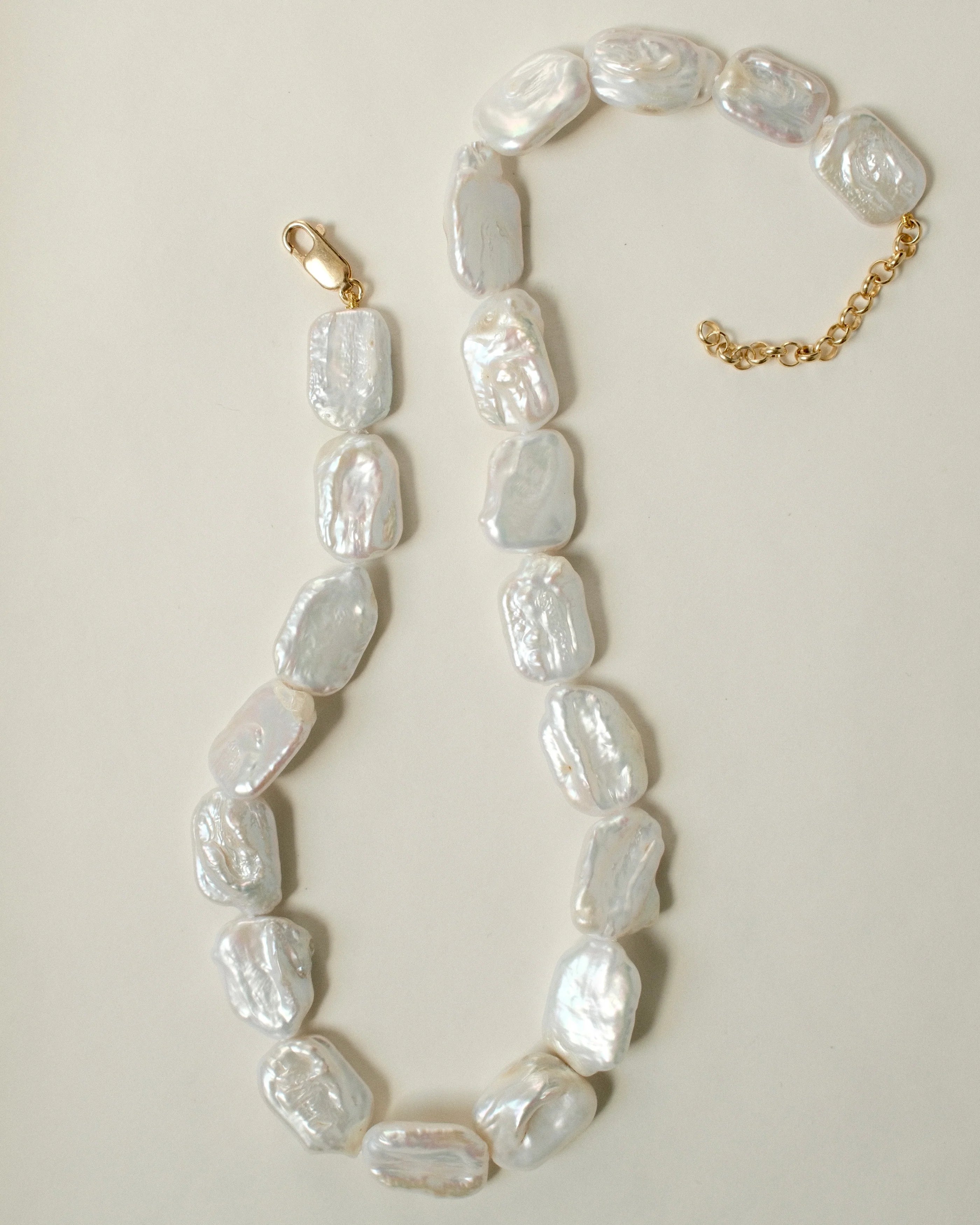 White Drift Pearl Necklace