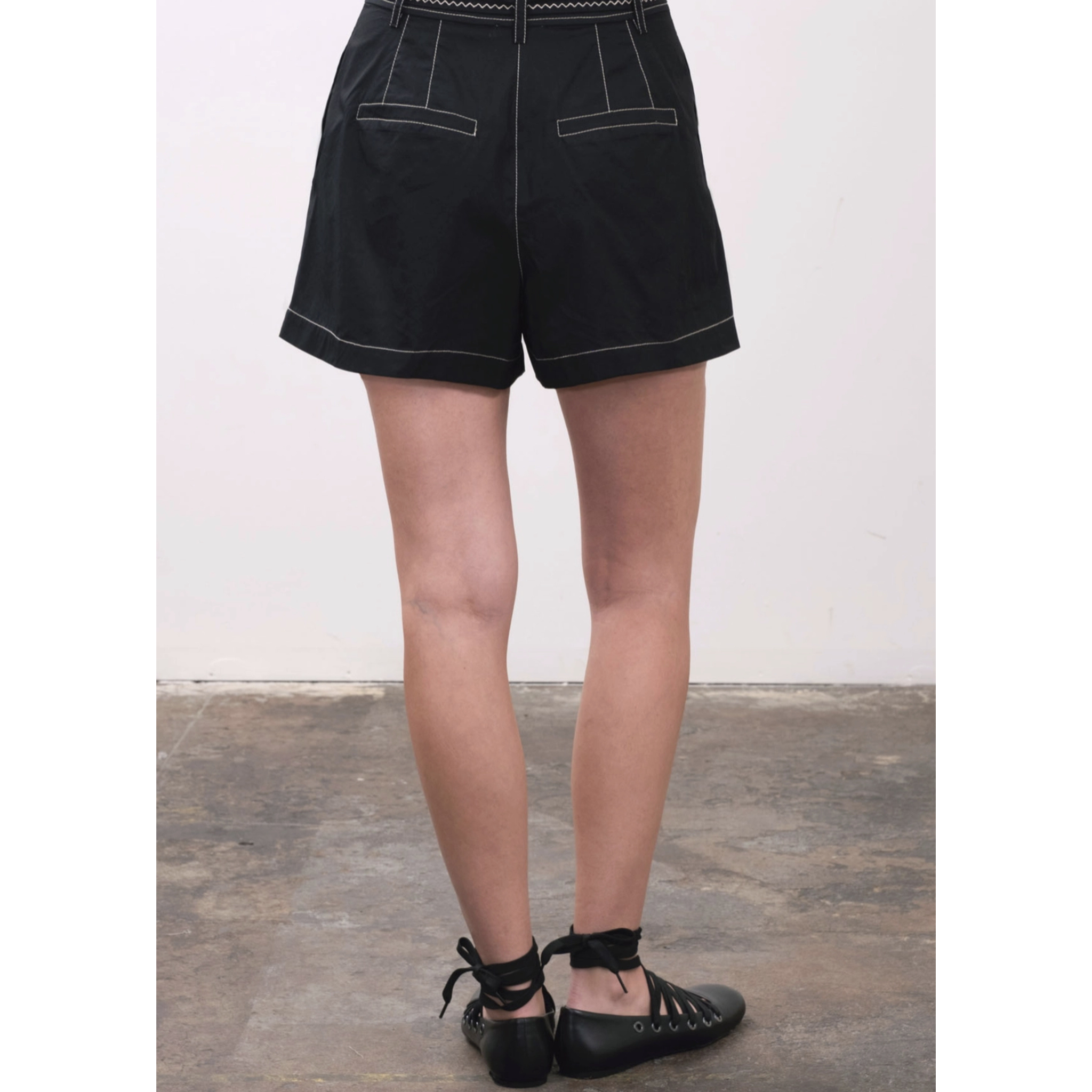 Belt Tie Contrast Detail Pleated Mini Shorts